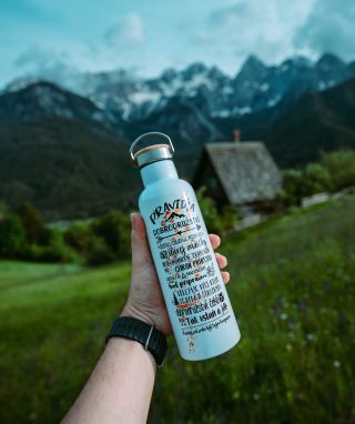 Nejlepší lahve ever - fakt! 😁❤️ Ty ji ještě nemáš? Termoska co ti kryje záda a pitný režim v zimě i v létě. Ideální...