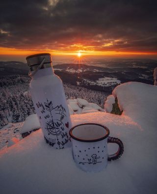 Ještě chvíli, než zmizí světlo… Kéž by zase napadlo 🙏 Photo by: @kuba_navrc